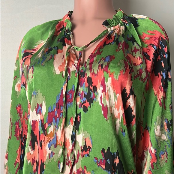 Ee:some Women’s Blouse Green Abstract V-Neck Tie Front Balloon Sleeve Sz Medium - Picture 3 of 13